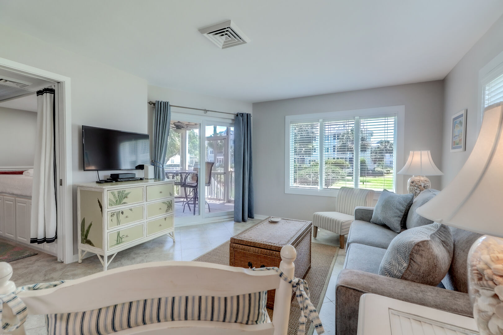 101E Port O Call | Photo 3